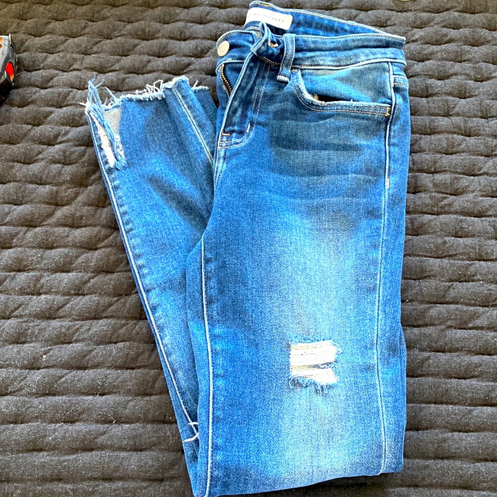 Very cute distressed flying monkey skinny jeans!